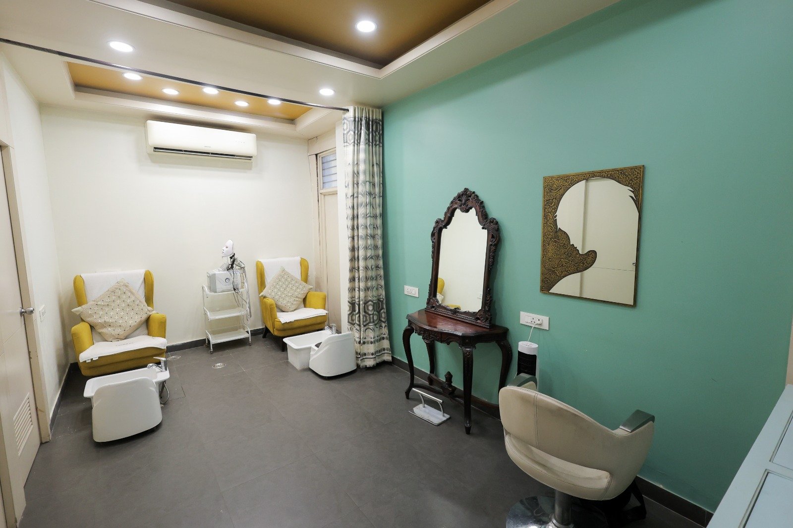 The Craft Salon interior, banner two